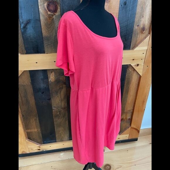 TORRID Tulip Dress Size 2, Short
Sleeve Stretch Jersey Knit Scoop Neckline - Picture 5 of 5